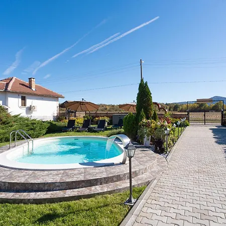 висок клас кътче от рая с басейн, джакузи и Villa *