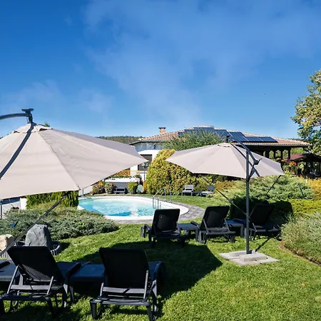 висок клас кътче от рая с басейн, джакузи и Villa *