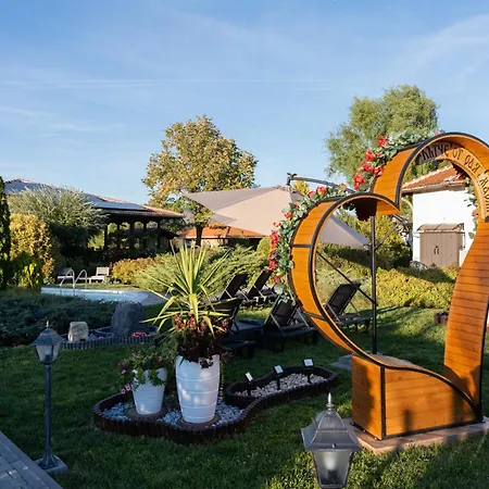 висок клас кътче от рая с басейн, джакузи и Marjan