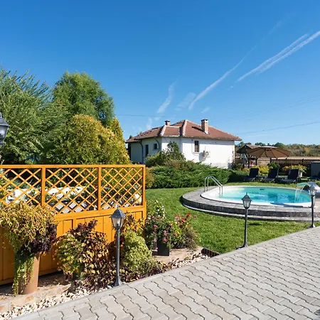 висок клас кътче от рая с басейн, джакузи и Villa