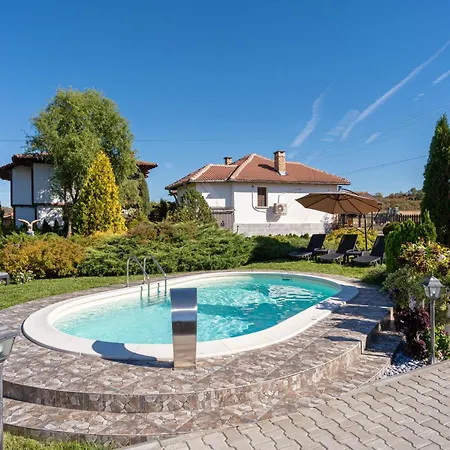 висок клас кътче от рая с басейн, джакузи и Villa