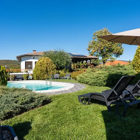 висок клас кътче от рая с басейн, джакузи и Villa *