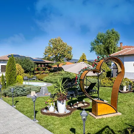 висок клас кътче от рая с басейн, джакузи и Villa