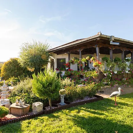 висок клас кътче от рая с басейн, джакузи и Villa Maryan