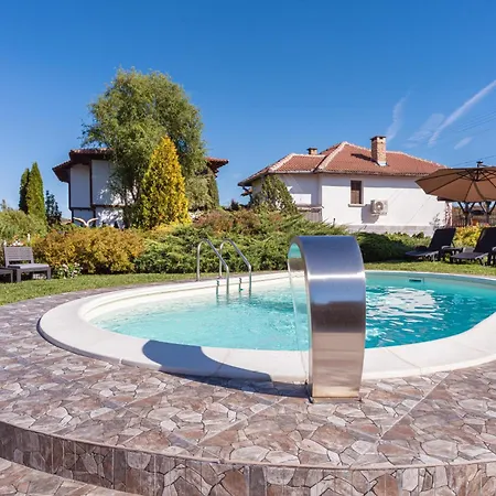 висок клас кътче от рая с басейн, джакузи и Villa *