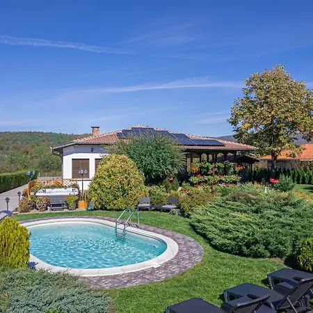 висок клас кътче от рая с басейн, джакузи и