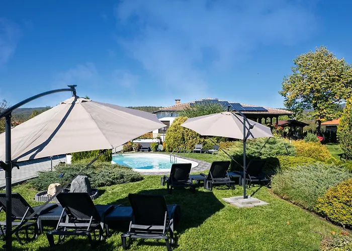 висок клас кътче от рая с басейн, джакузи и Vila *