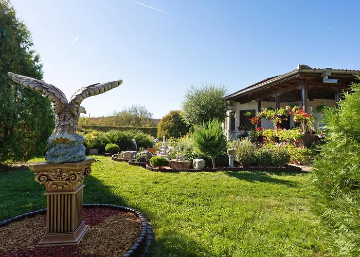 висок клас кътче от рая с басейн, джакузи и Maryan