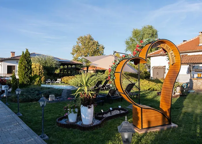 висок клас кътче от рая с басейн, джакузи и Maryan