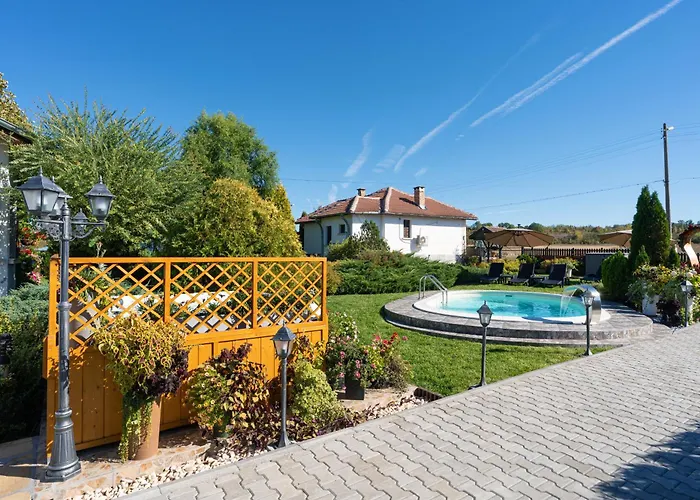 висок клас кътче от рая с басейн, джакузи и Vila