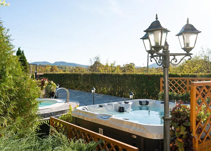 висок клас кътче от рая с басейн, джакузи и Maryan