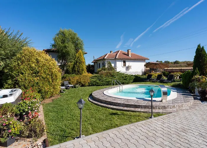 Vila висок клас кътче от рая с басейн, джакузи и *