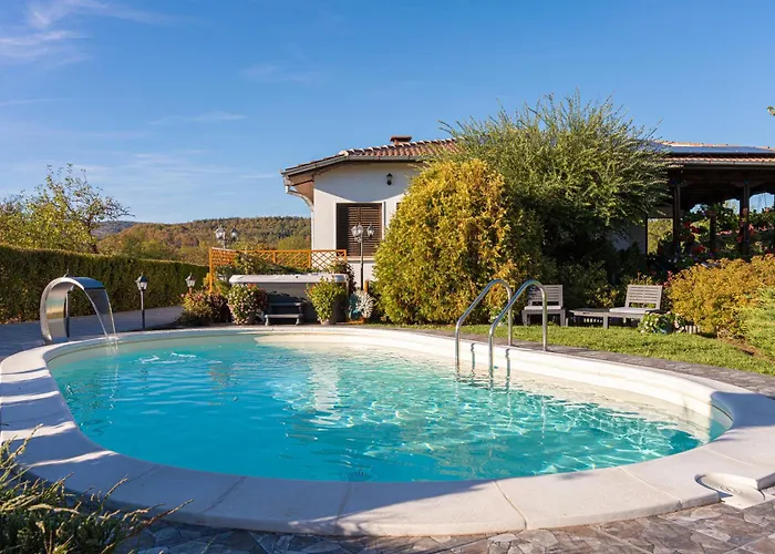 висок клас кътче от рая с басейн, джакузи и Vila *