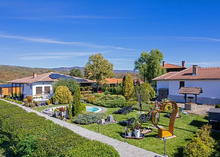 Vila висок клас кътче от рая с басейн, джакузи и *