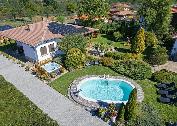 висок клас кътче от рая с басейн, джакузи и Vila Maryan