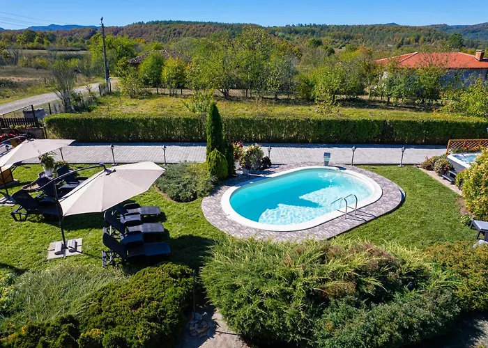 висок клас кътче от рая с басейн, джакузи и *