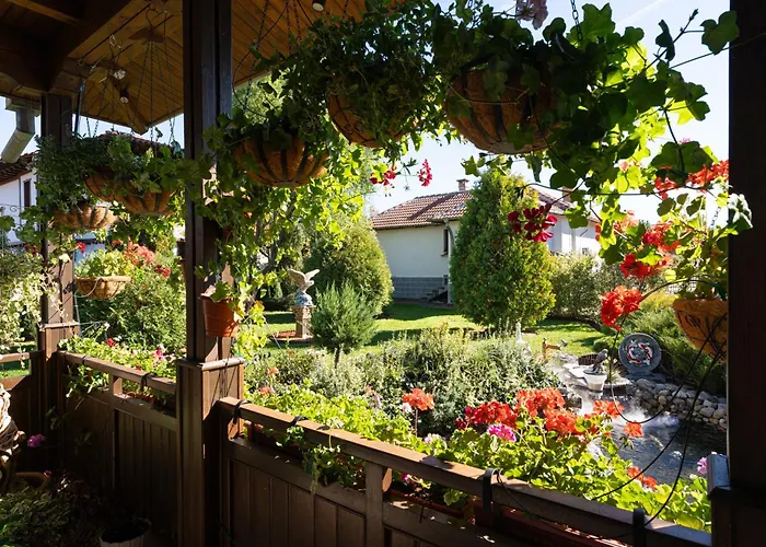 висок клас кътче от рая с басейн, джакузи и Vila Maryan