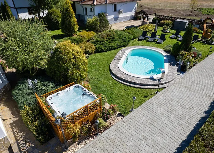 висок клас кътче от рая с басейн, джакузи и