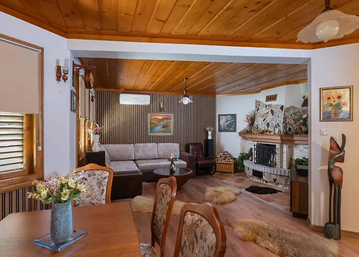 висок клас кътче от рая с басейн, джакузи и Vila *