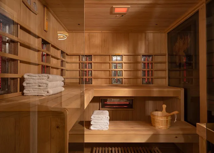 висок клас кътче от рая с басейн, джакузи и Vila