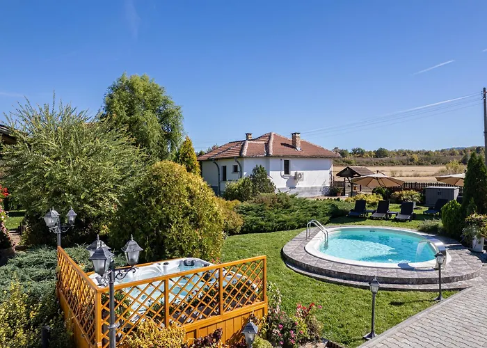 висок клас кътче от рая с басейн, джакузи и