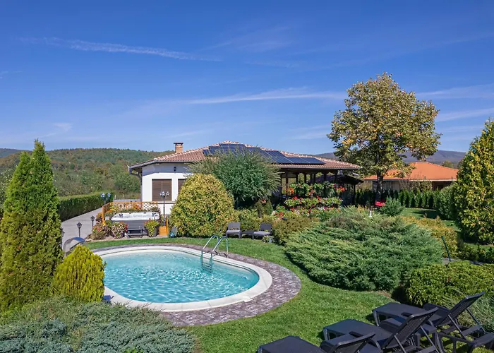 висок клас кътче от рая с басейн, джакузи и